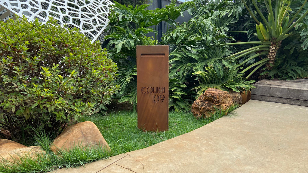 Aço Corten vs ACM: A Escolha Ideal para Caixas de Correio e Placas Numéricas